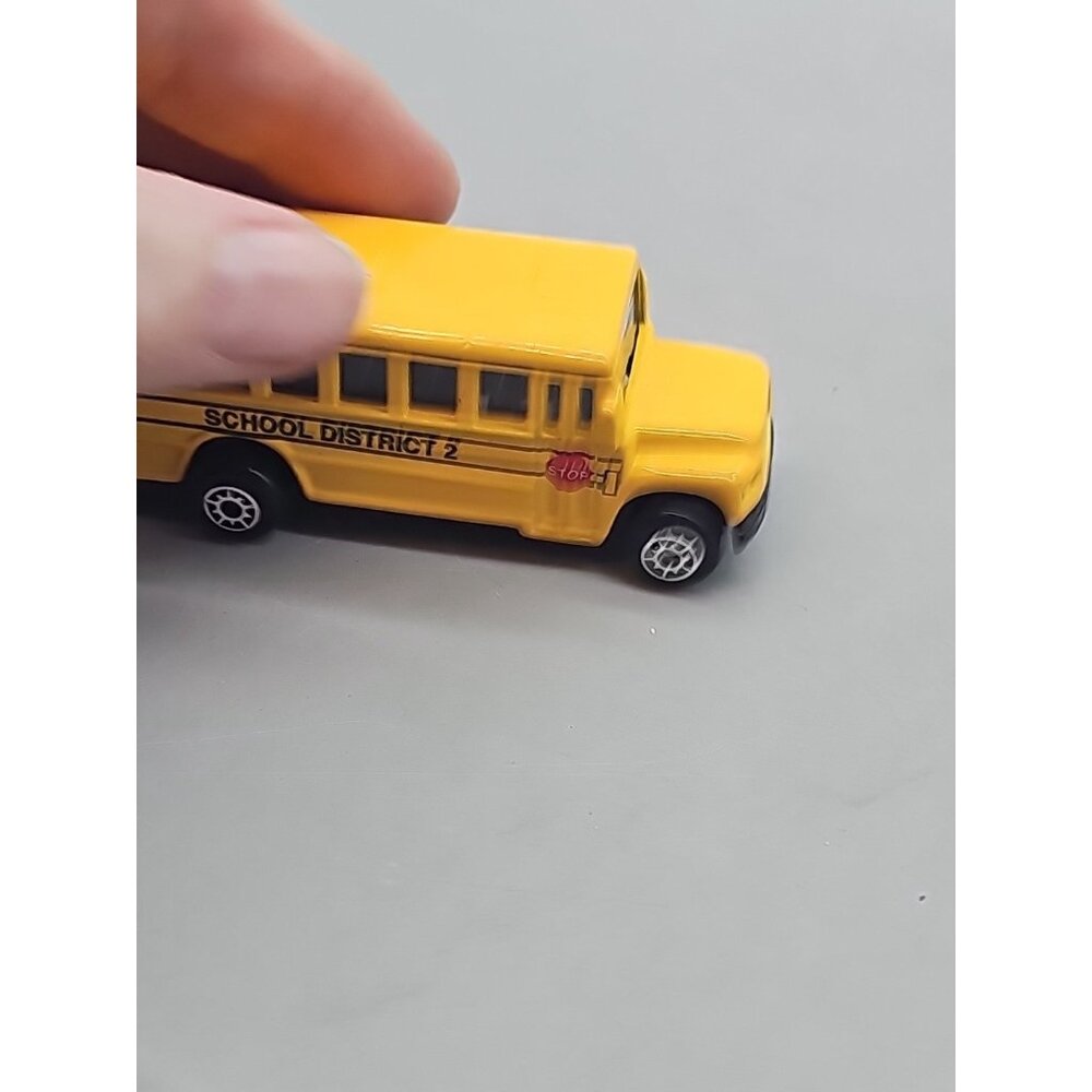 Maisto Gas Tanker Leyland‎ Metropolitan Heating & Fuel Oil 1/64 & School Bus - Picture 4 of 10